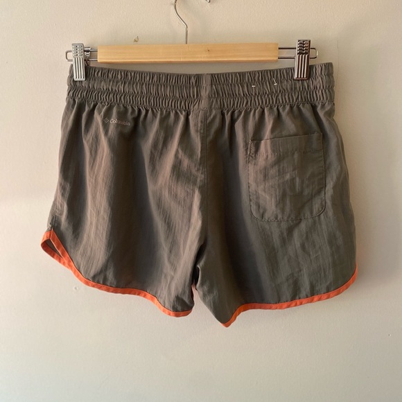 3/$25 ♻️ Columbia Grey/Pink Trim Nylon Shorts Small - Picture 3 of 6